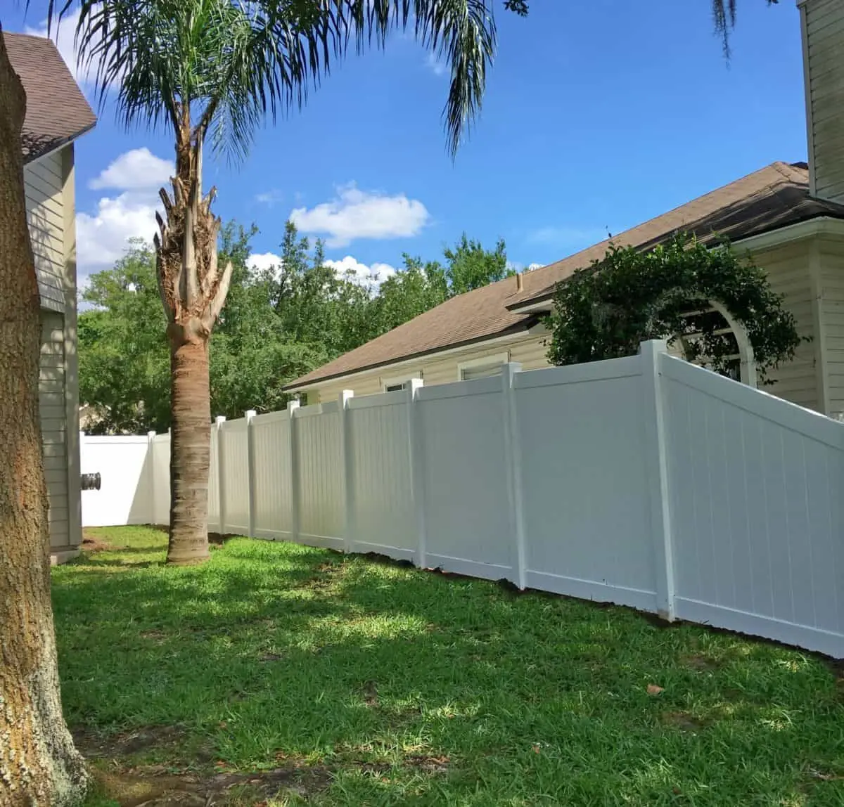 White Vinyl Fence Jacksonville Featured Installation