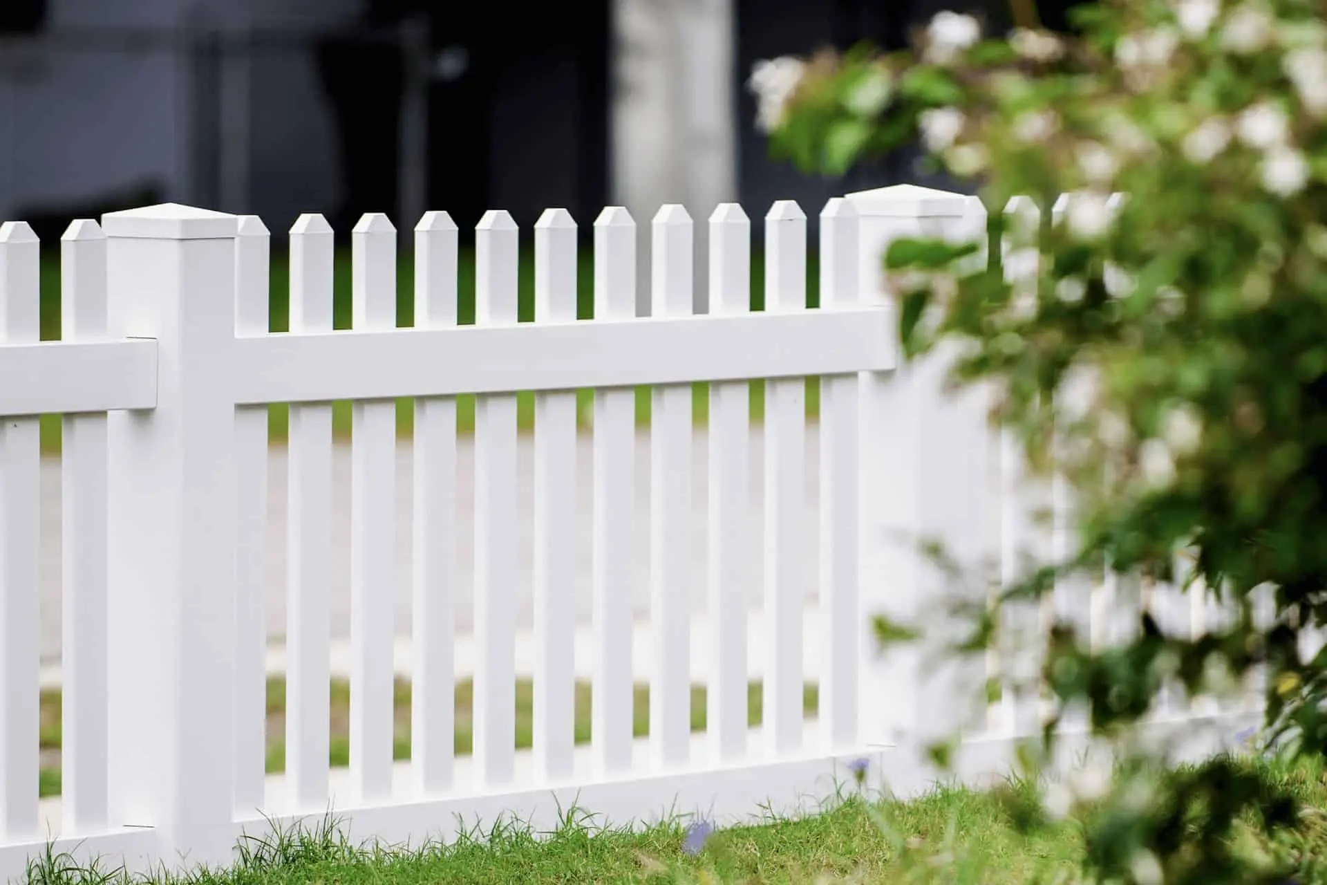 10 Reasons to Choose Raleigh Vinyl Fencing for Your Property