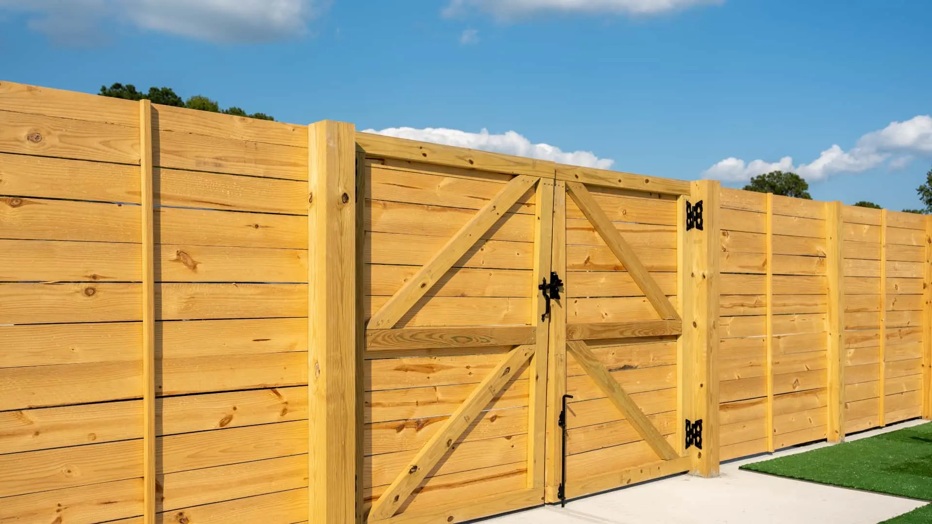 The Fence Builder’s Guide to Enhancing Your Property