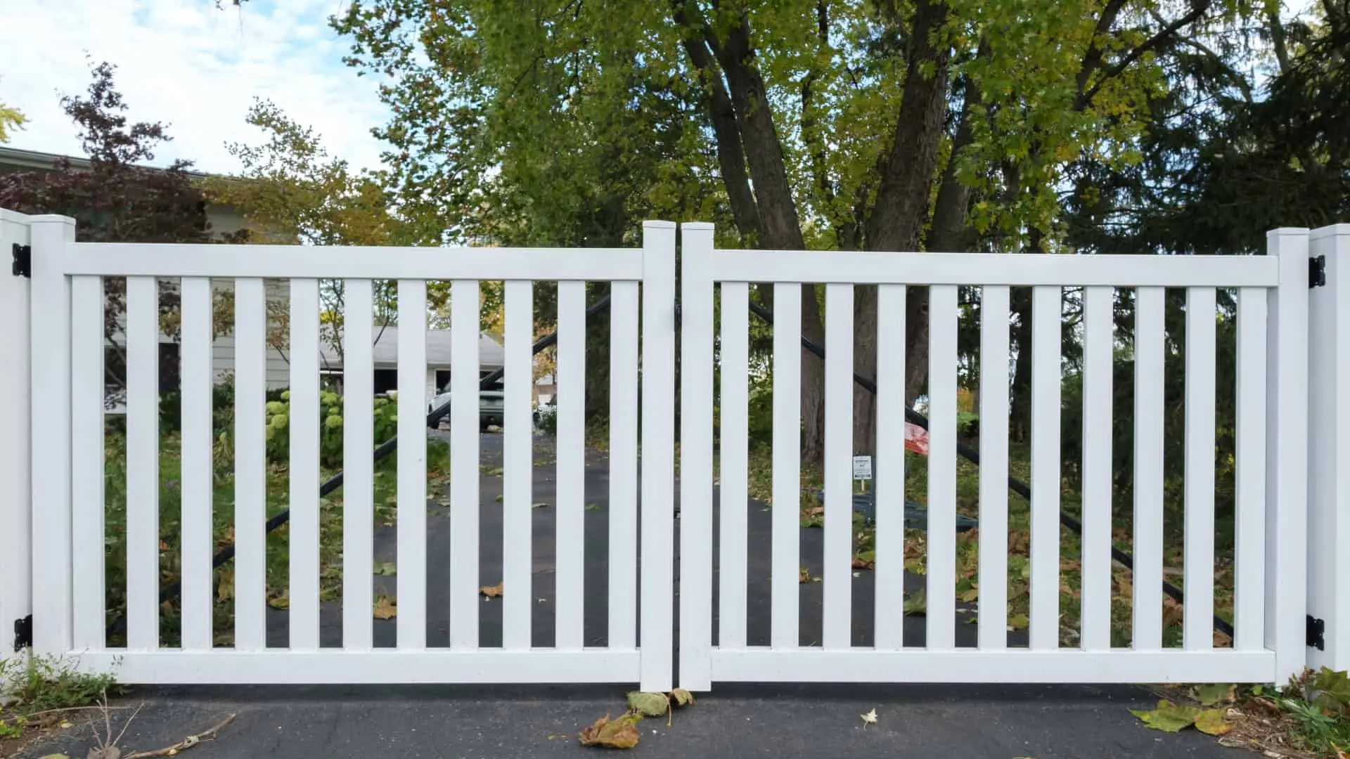 How Do I Hire a Company for Memphis Fence Installation?
