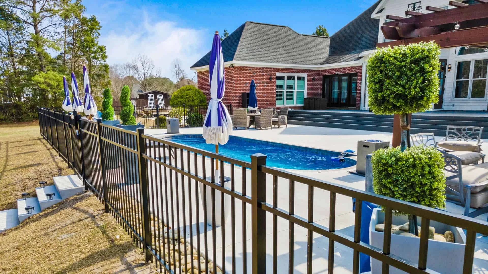 aluminum fence company