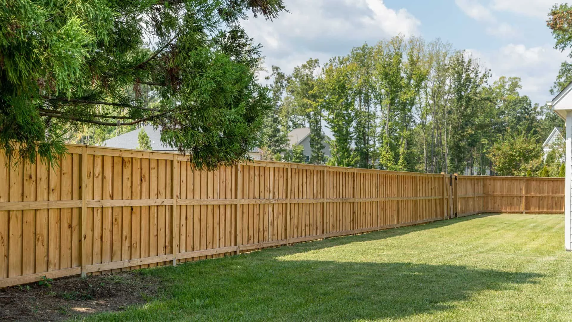 If You’re Looking For A Professional To Install Wood Fence, Call Superior Fence & Rail Of SW Florida