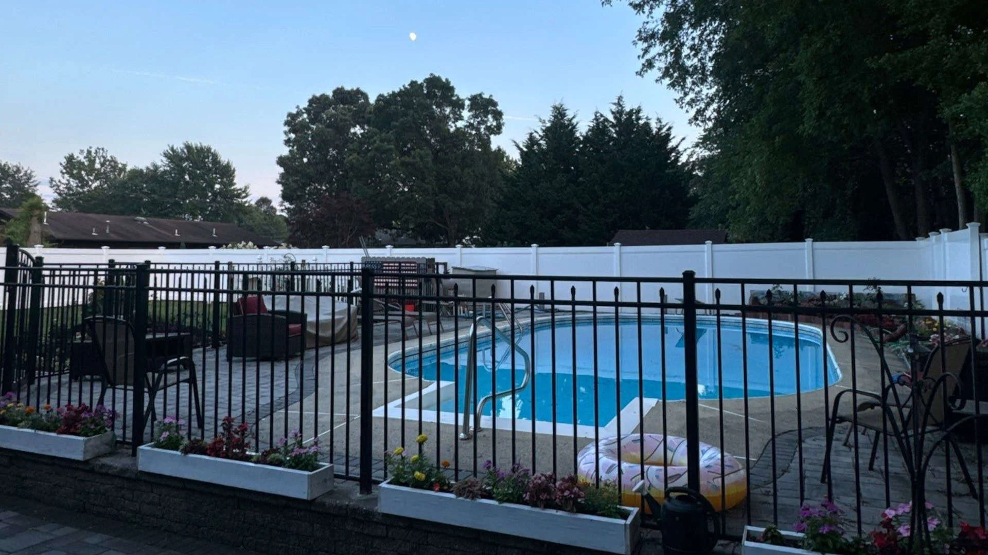 Which Are the Best Materials for a Safe and Durable Pool Fence NJ?