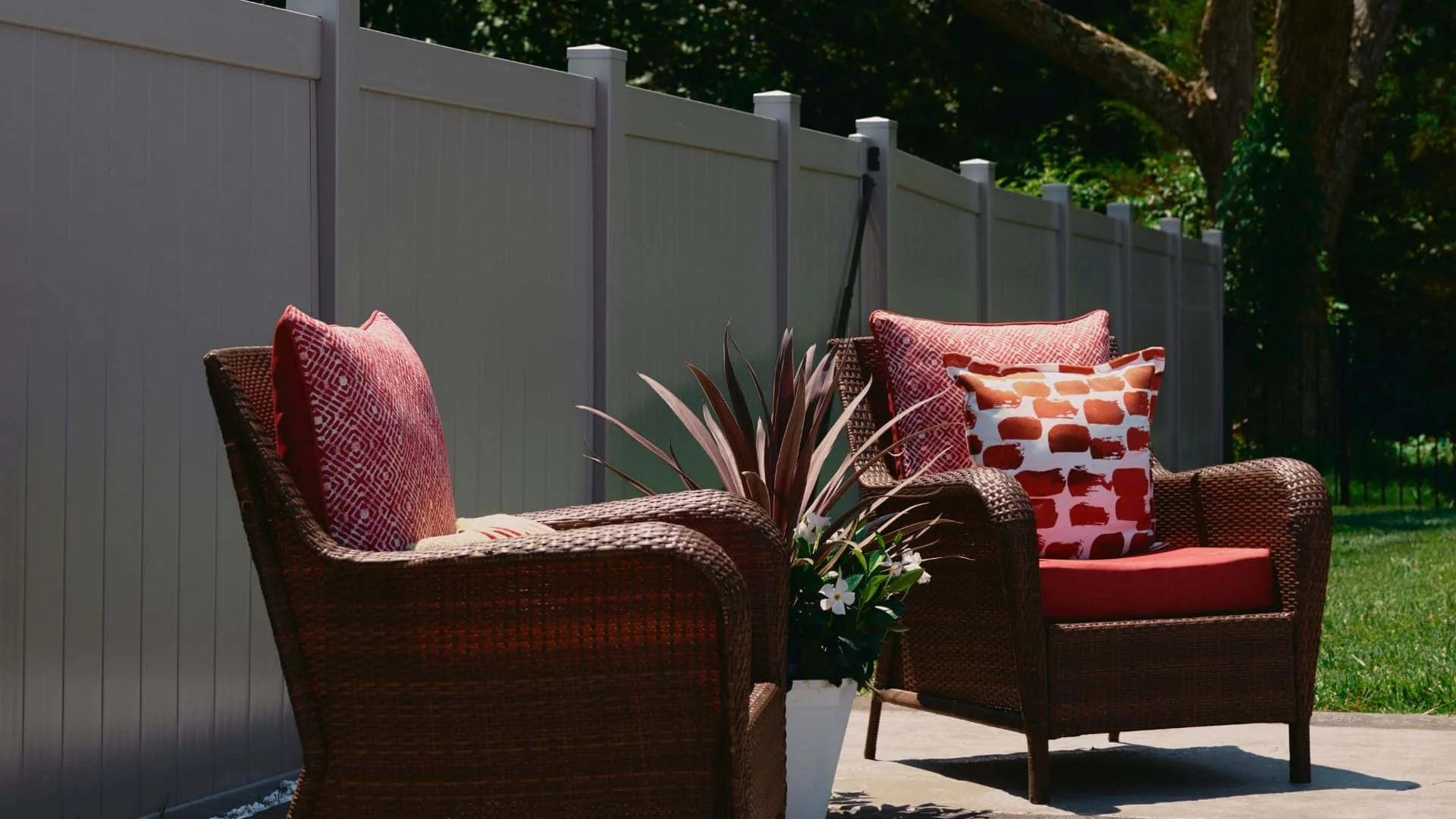 are you looking for the best fence people near me?