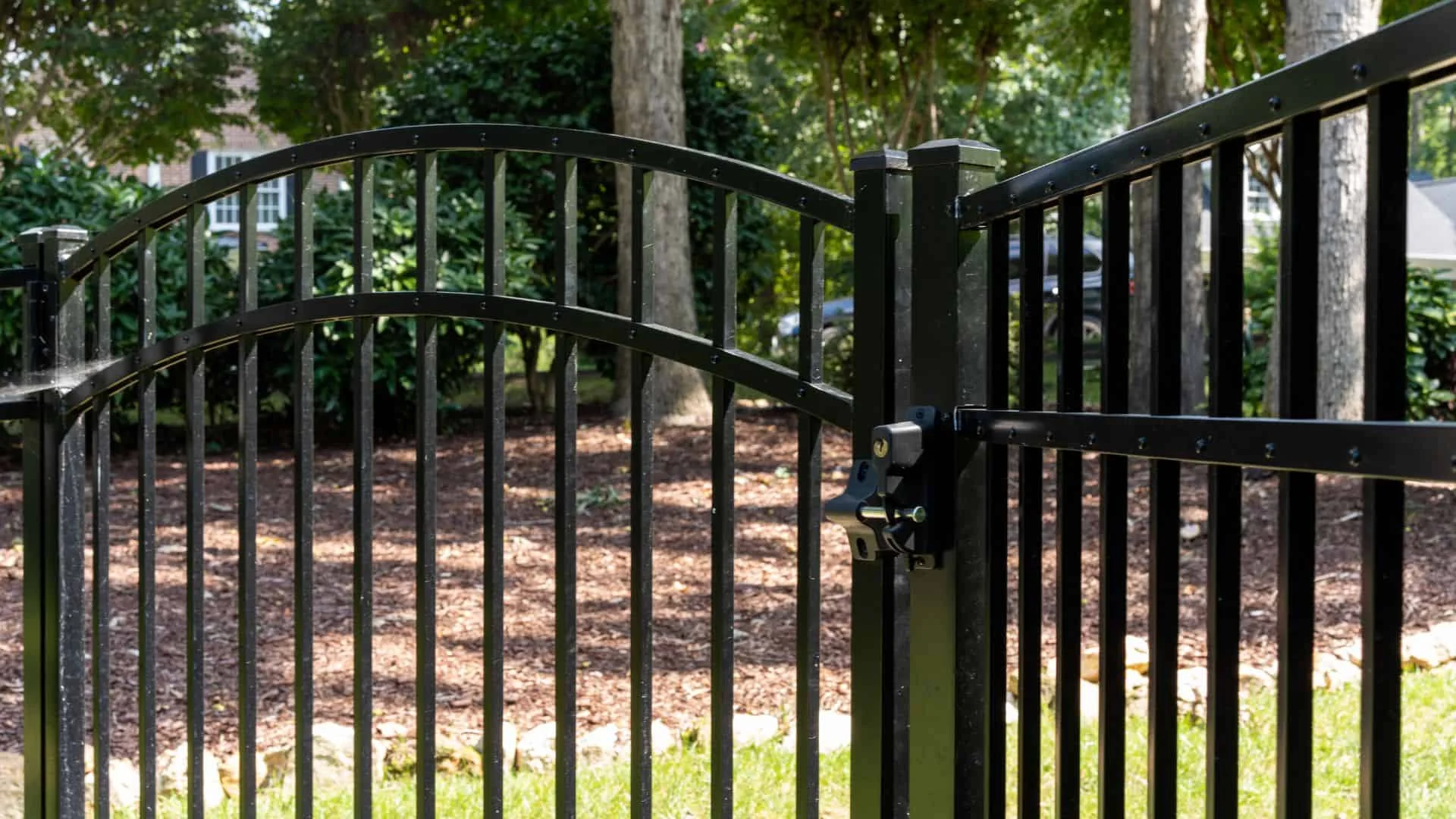 aluminum fence people near me
