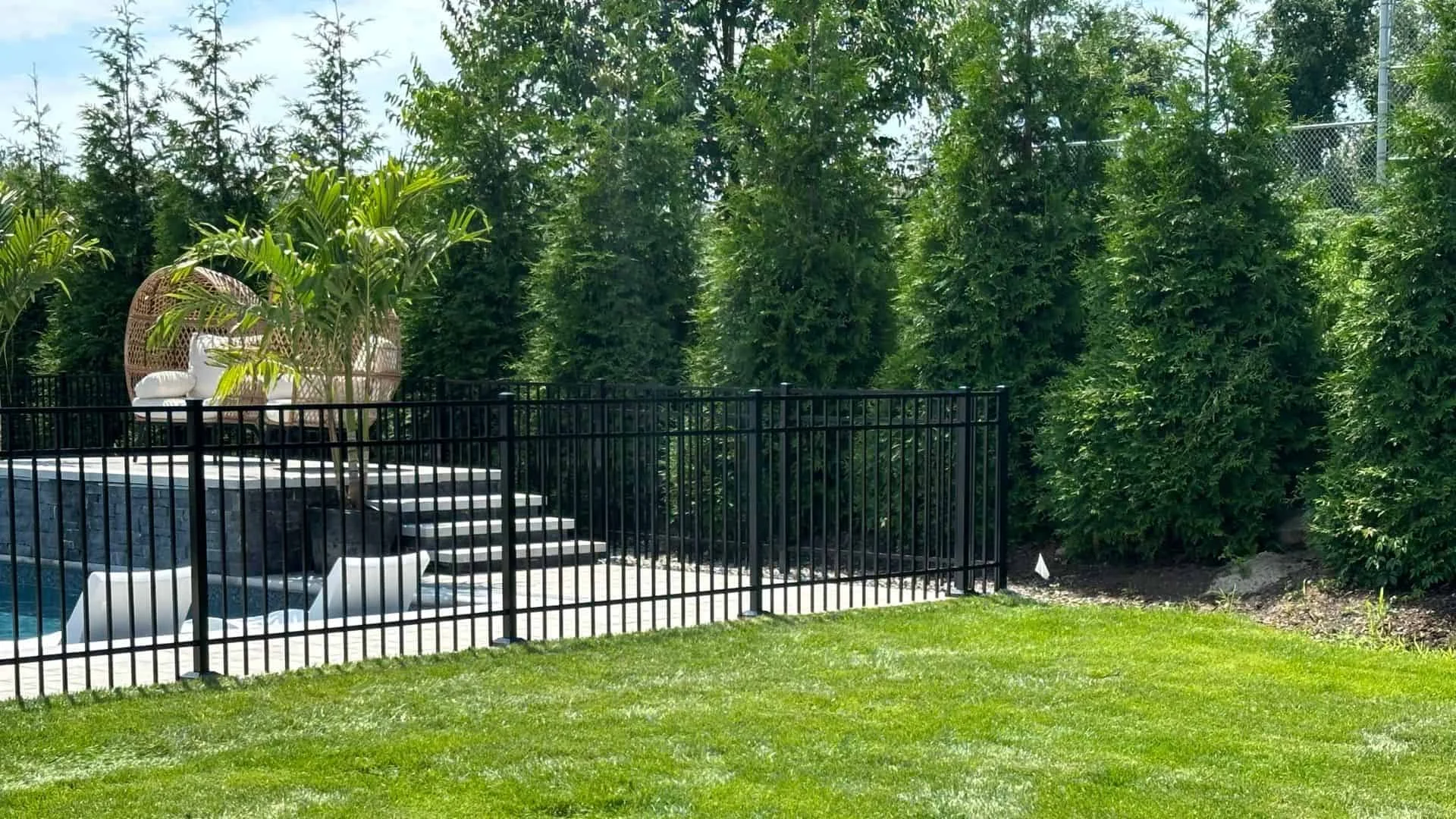are you looking for fencing contractors near me?