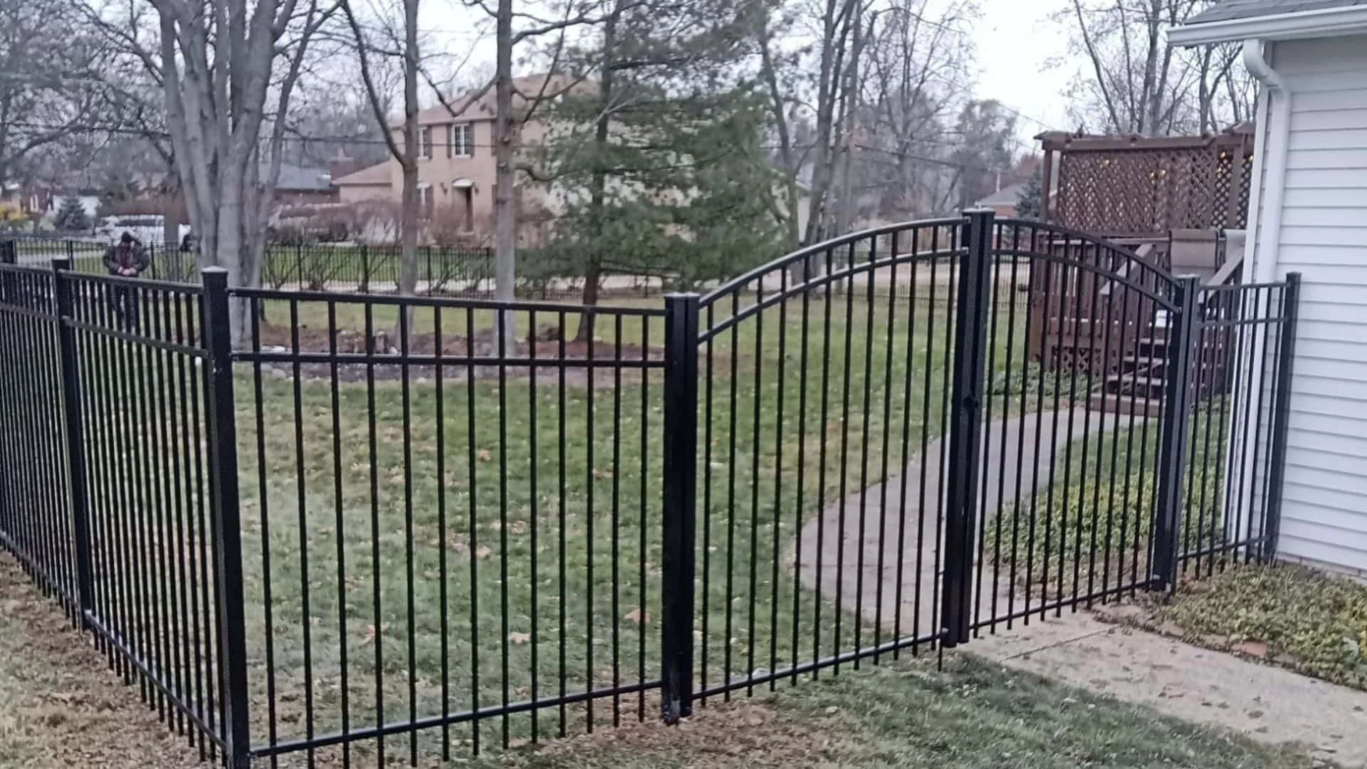 aluminum fencing contractors in my area