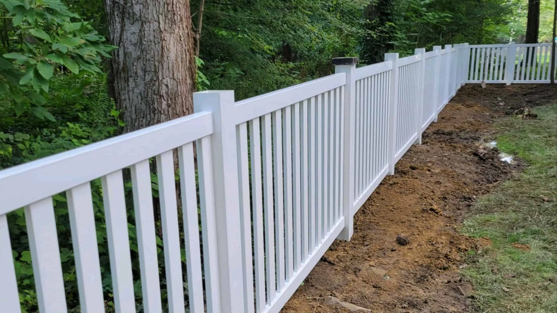 vinyl fence styles best for wind resistance