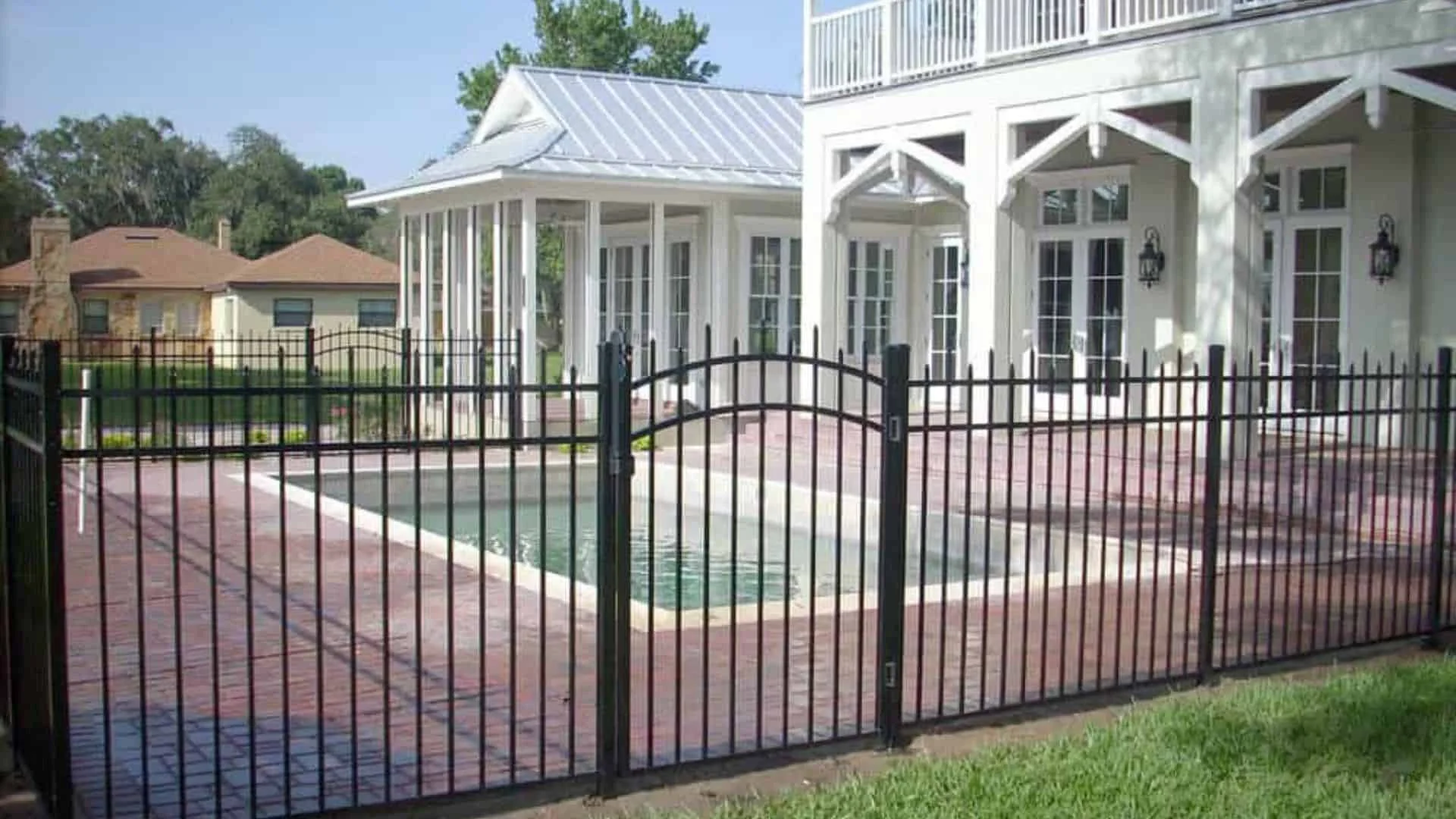 Pool railing installers