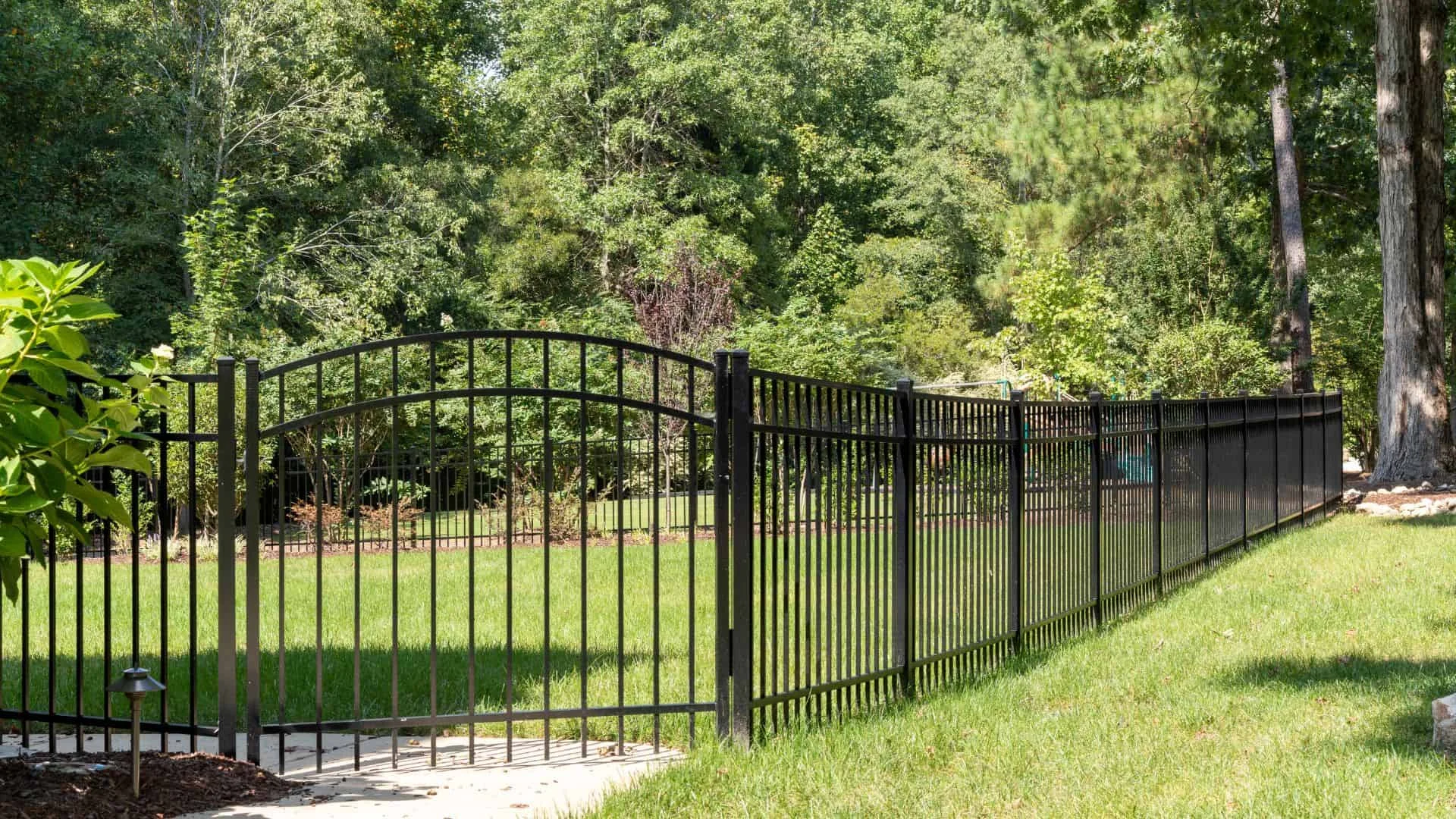 Aluminum fence contractor Newtown
