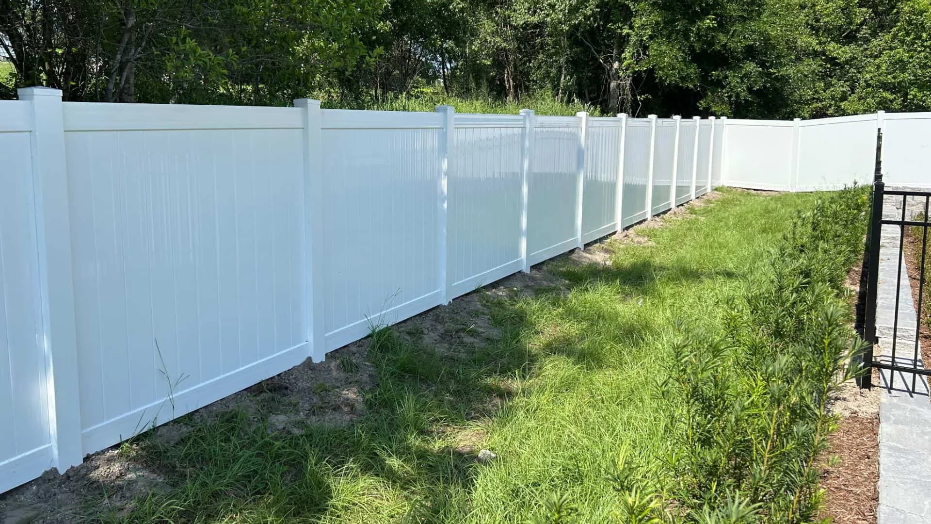 Apopka Florida Backyard Get The Royal Treatment With Customized Superior Fence & Rail Installation