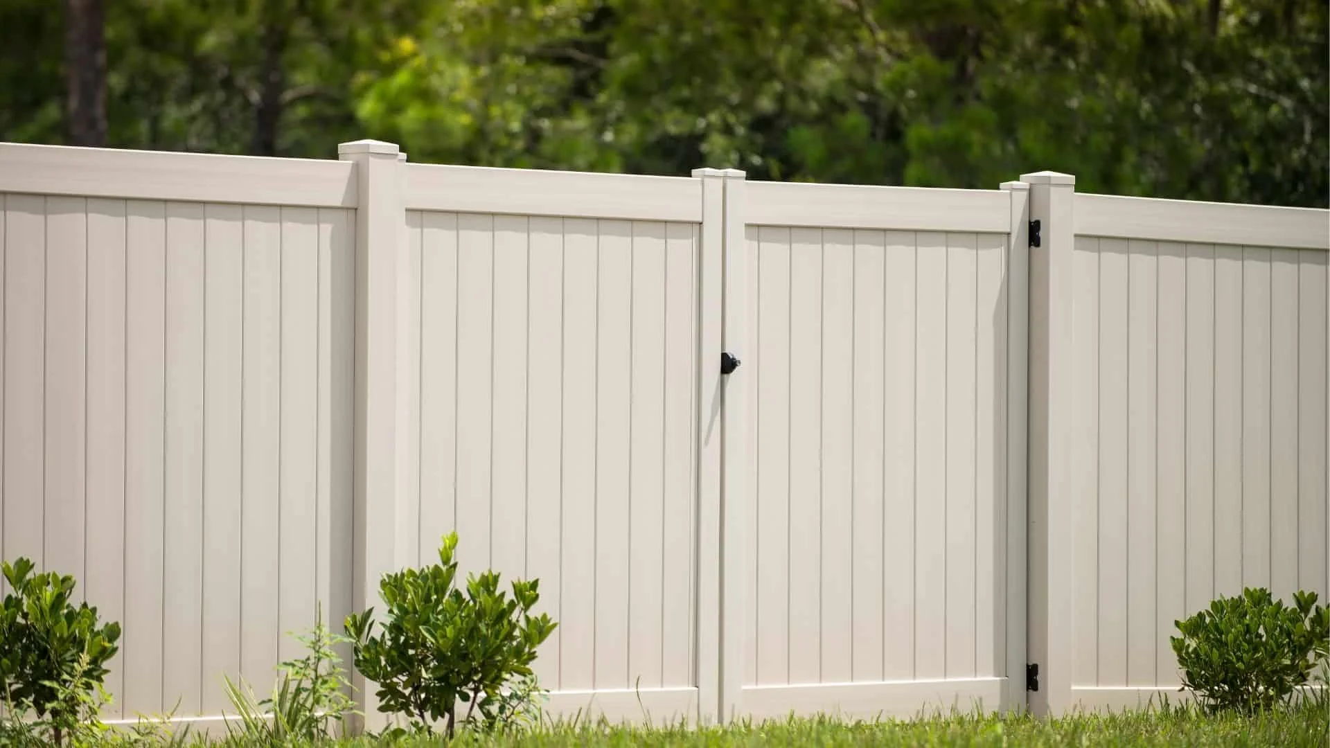 Improve Your Home’s Curb Appeal with a Stylish Mason Fence