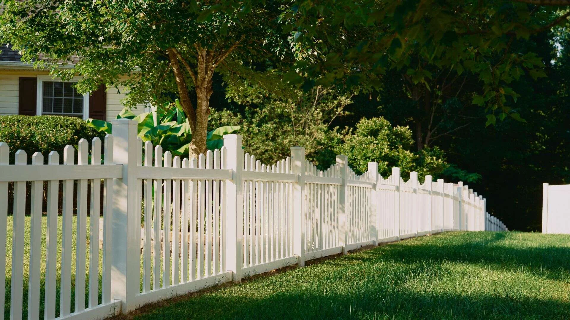 Trusted vinyl fence contractor Ridgefield