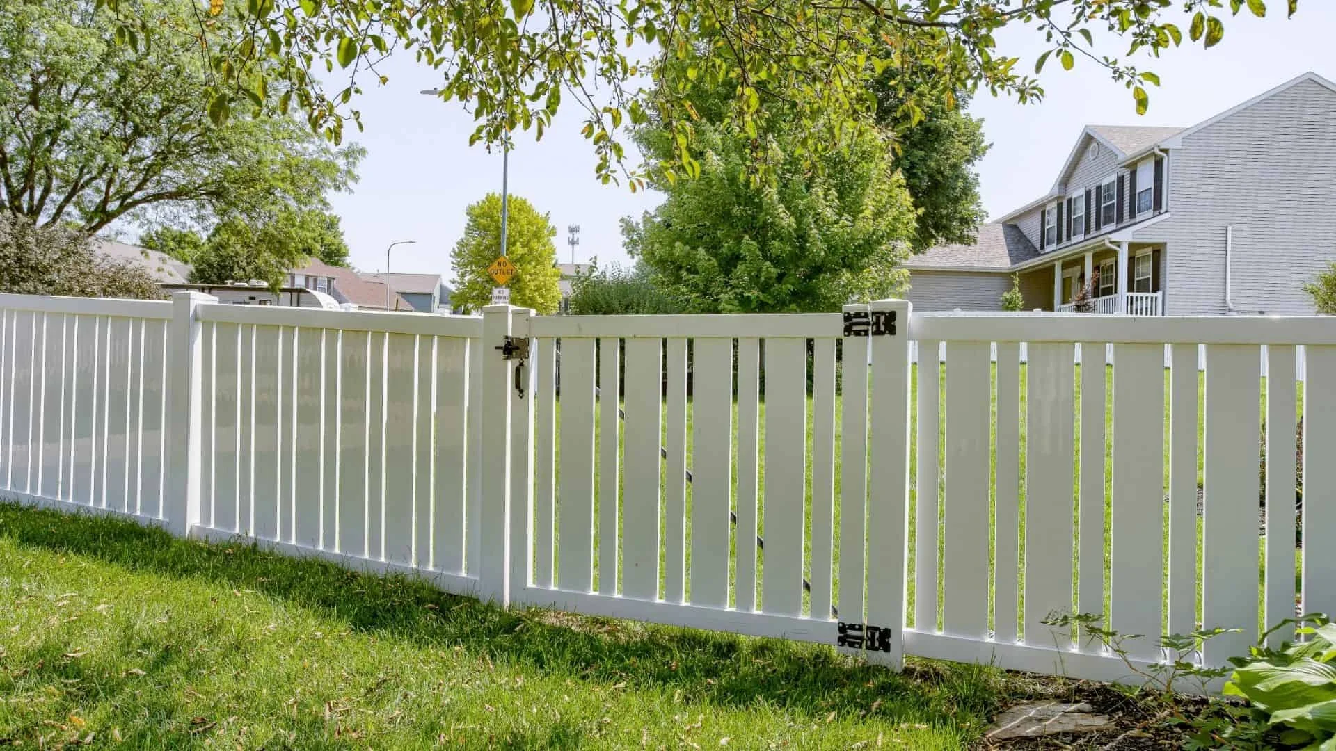 Yard Fencing Near Me – Boost Privacy and Style With St. Louis Pro Installers