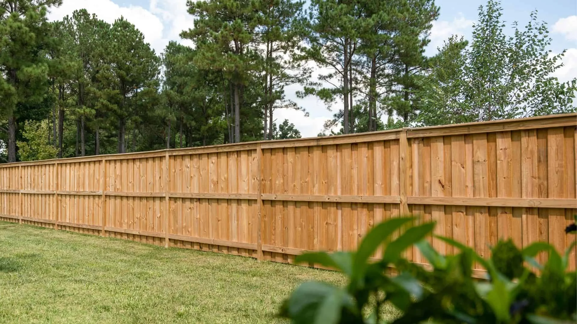 Looking for a Trusted Englewood Fence Company? We’ve Got You!