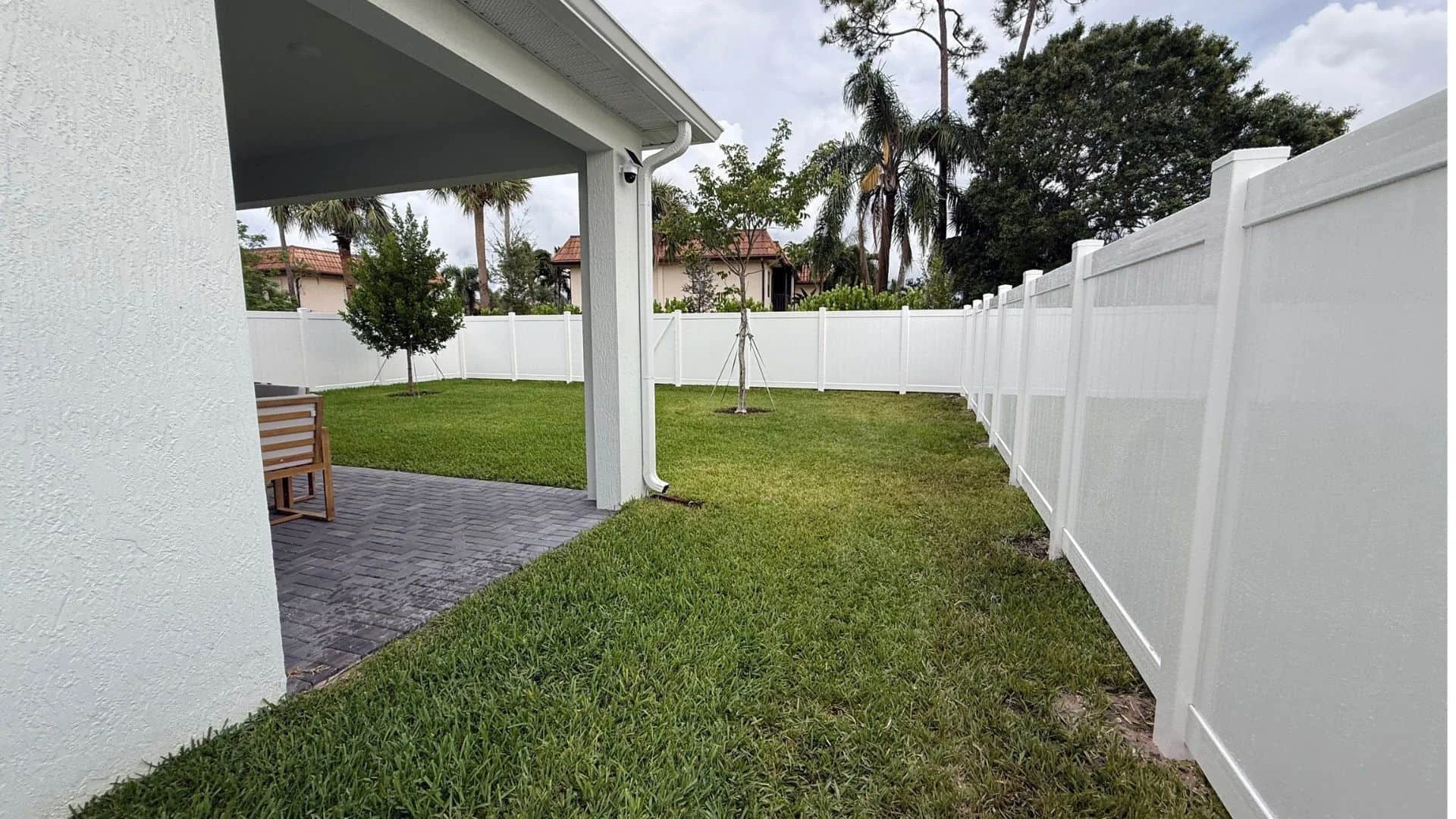 What Kind Of Backyard Fence Installation Works Best When You Live In A Tropical Paradise Like Palm Beach?