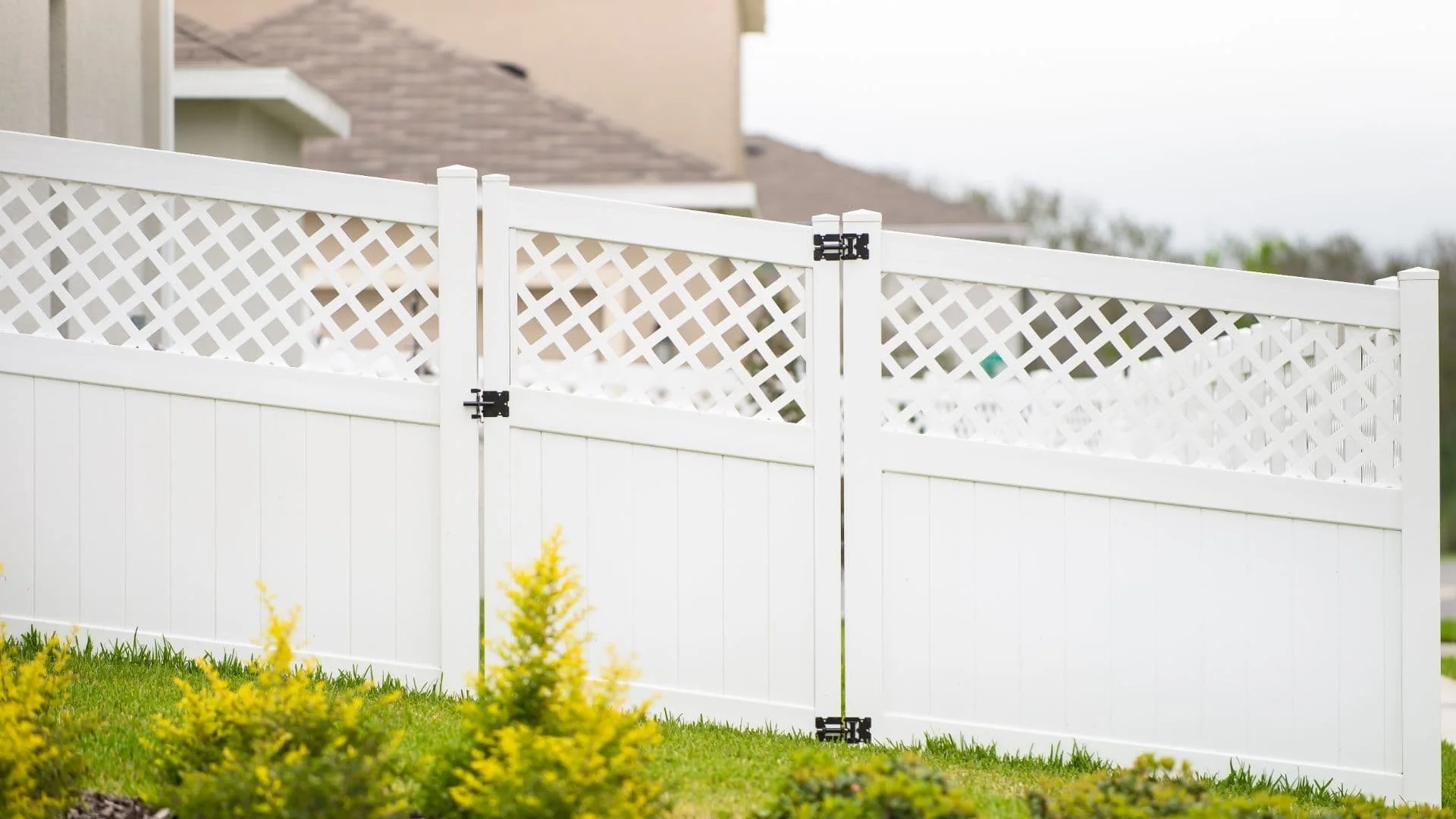 Pensacola Fence Builder: Transform Your Yard with Superior Fence & Rail