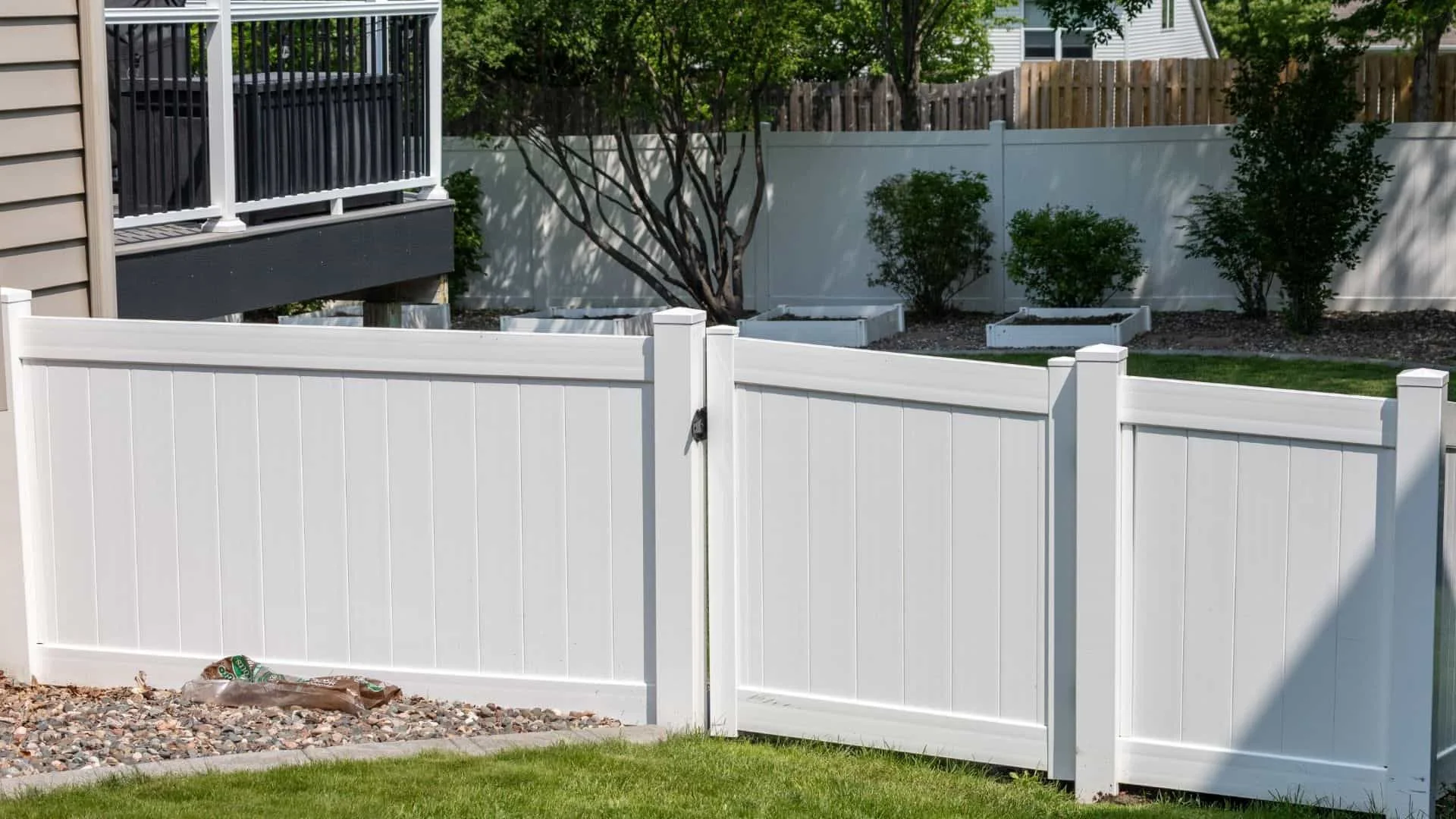 How a Bountiful Privacy Fence Transformed One Couple’s Backyard Life