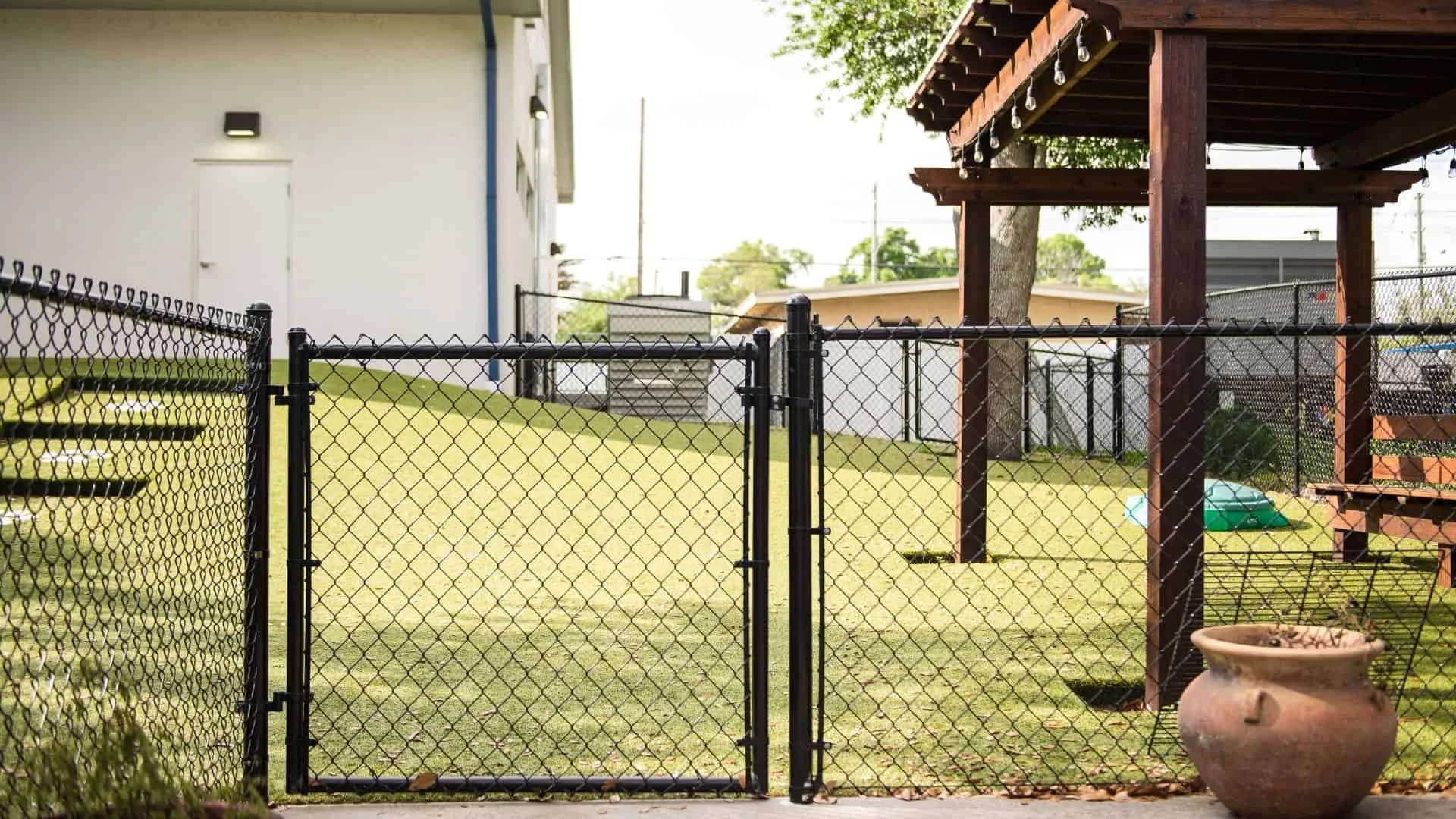 Finding a No Drama Chain Link Fence Los Angeles Can Count On