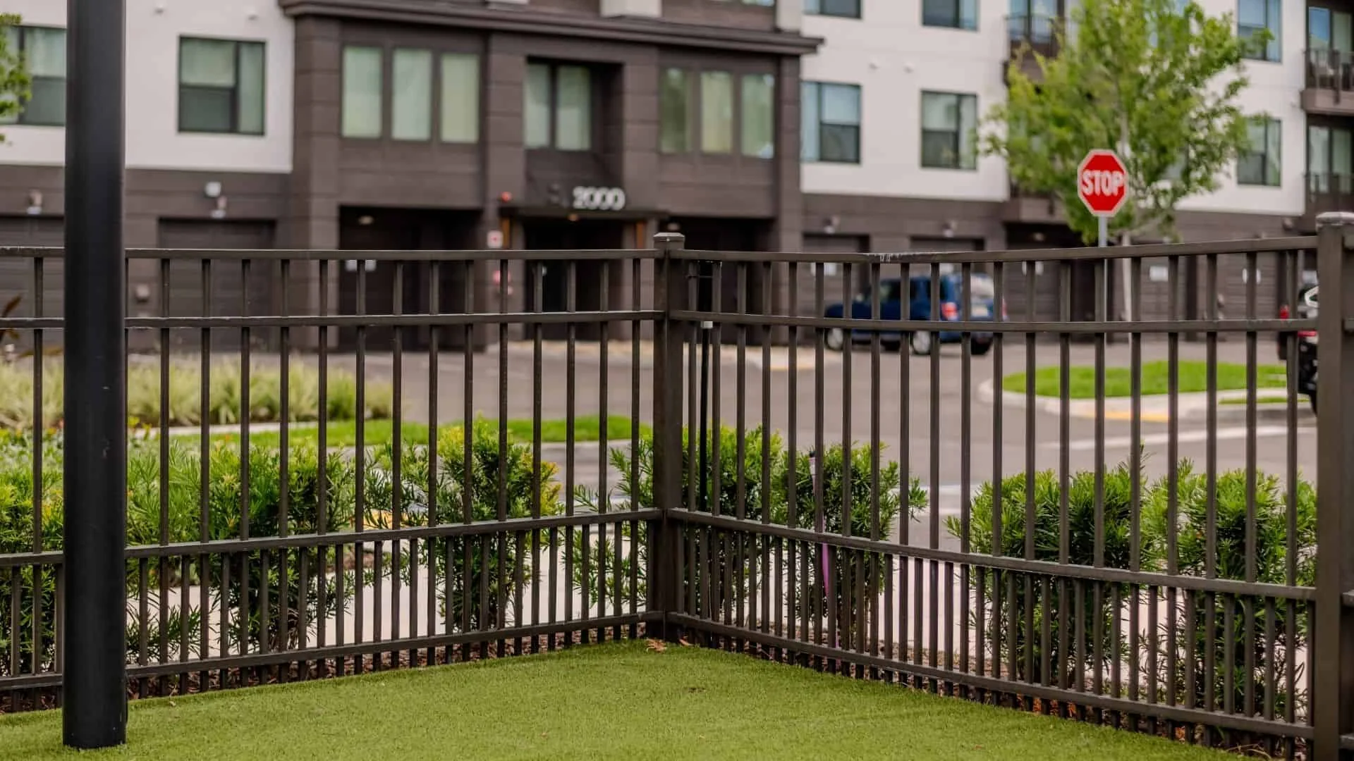 Metal Fence Contractors Near Me: What to Know Before You Build