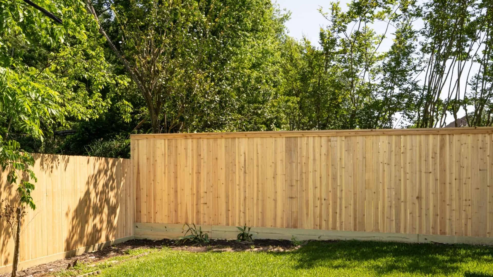 Strong Fence for Dogs With Big Personalities: Secure Their Playground!